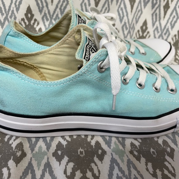 Low Top Red Converse All Star Chuck Mens 7 Woman’s 9 Shoe - Picture 5 of 8